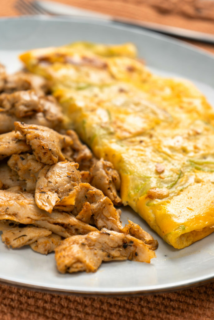 Tortilla de calabacin con bocados de heura