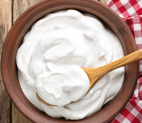 Yogur proteico con fruta y chocolate