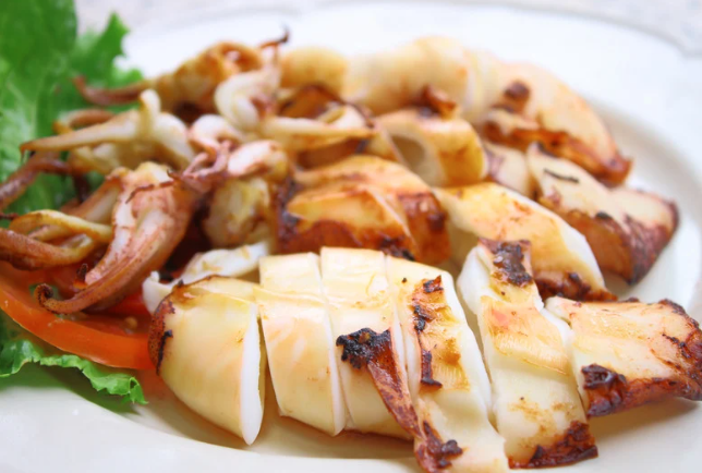 Crema de verduras con pulpo/sepia/calmar
