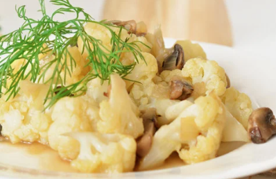 Coliflor cocida con huevos y jamón