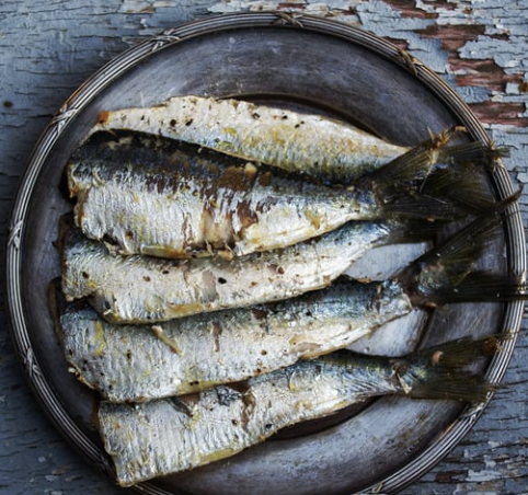 Sardinas con calabacín y queso feta