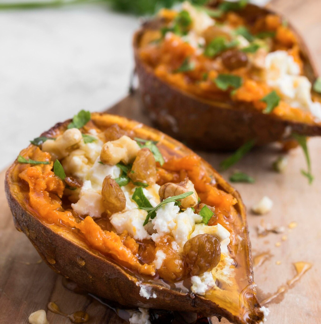 Boniato relleno de queso y frutos secos