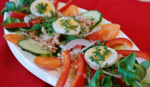Ensalada de atún y huevo
