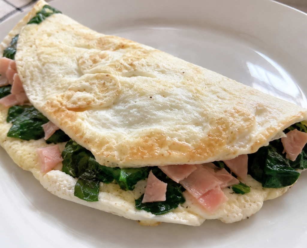Tortilla de claras con espinacas y pavo