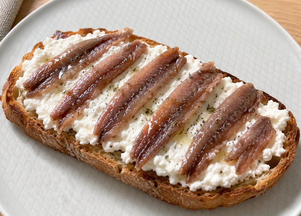 Tostada de boquerones o anchoas con queso fresco