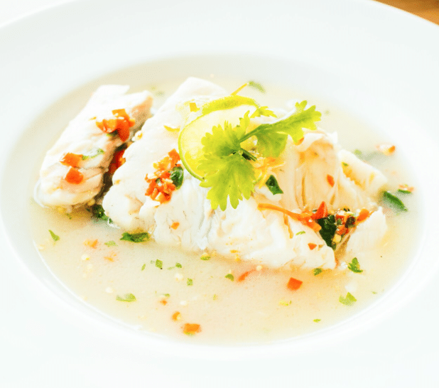 Merluza con patatas y gazpacho