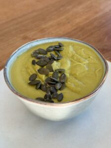 Crema de guisantes con tostada
