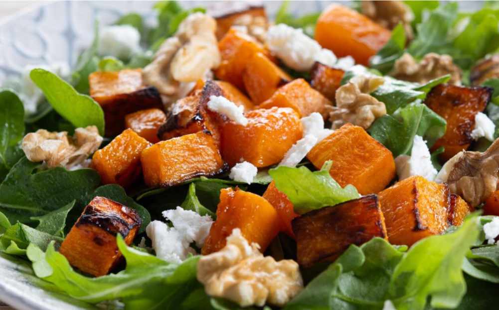 Ensalada de calabaza con nueces y queso feta