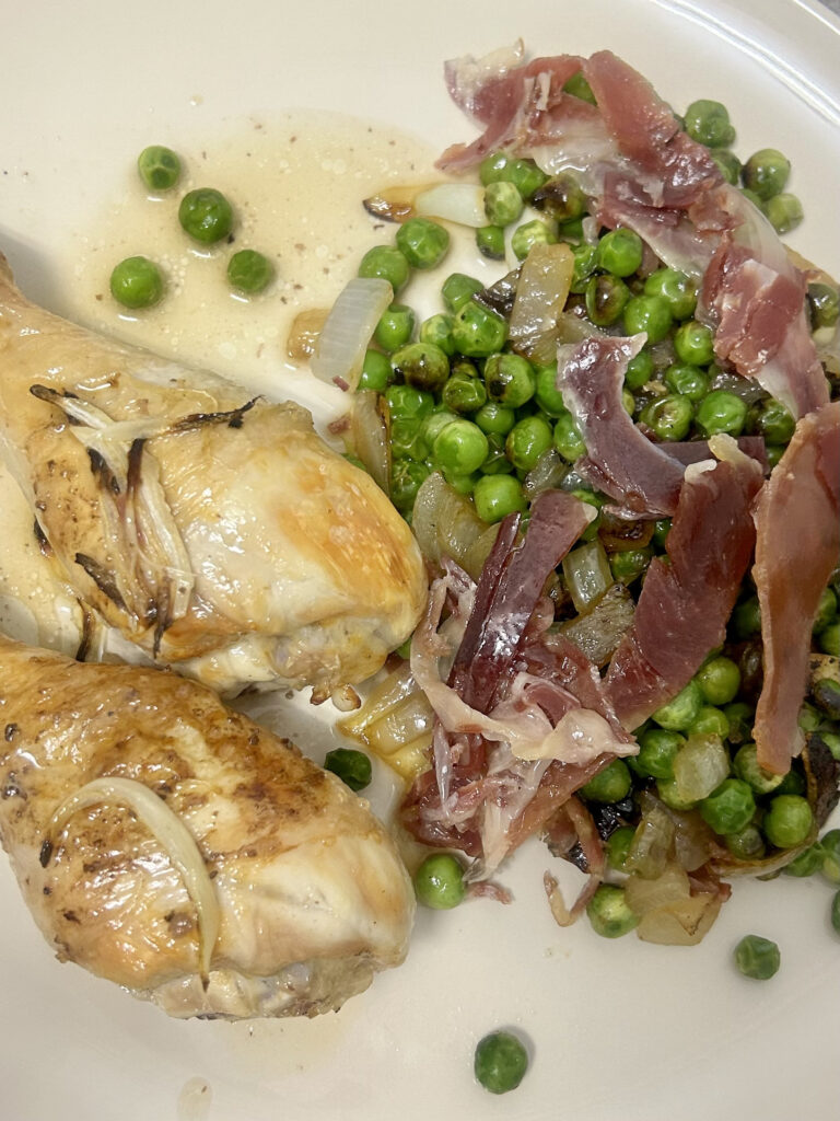 Muslo de pollo con guisantes