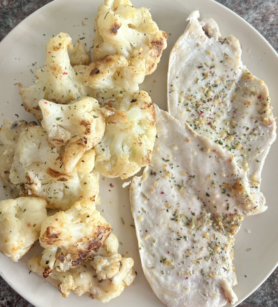 Pechugas de pollo con arroz y coliflor