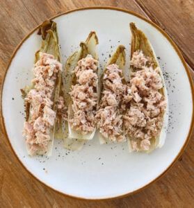 Endivias rellenas de atún