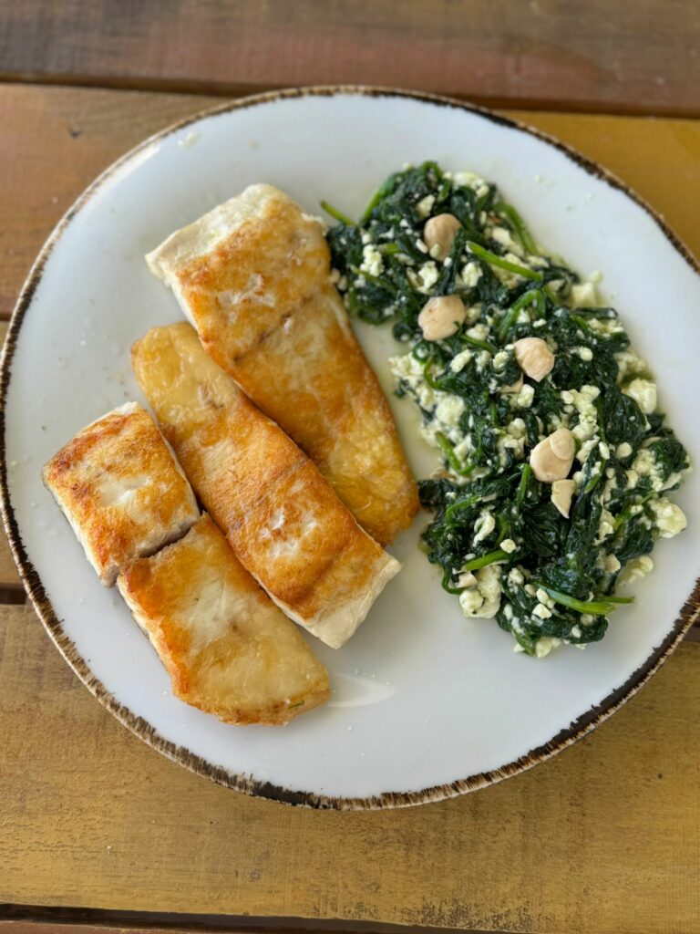 Lubina a la plancha con espinacas rehogadas