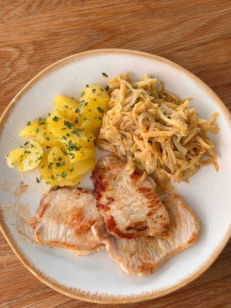 Lomo de cerdo con patata cocida y judías