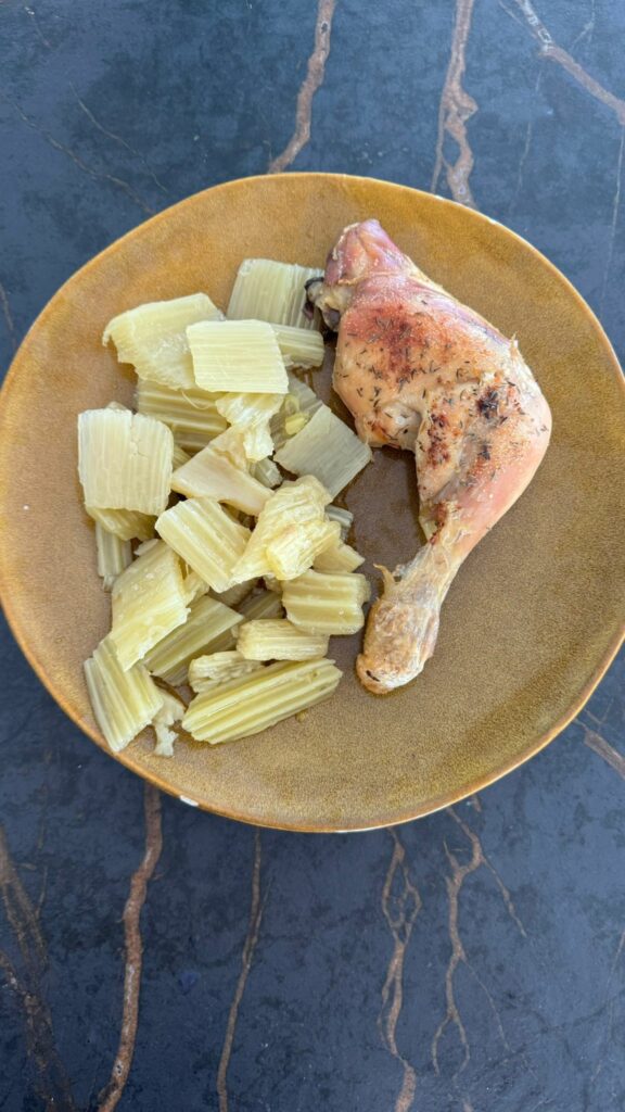 Pollo asado y cardo de Gvtarra con patata asada