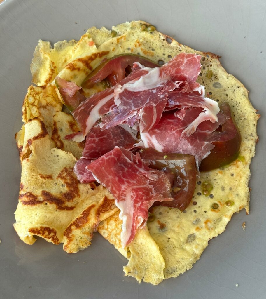 Tortita con tomate y jamón