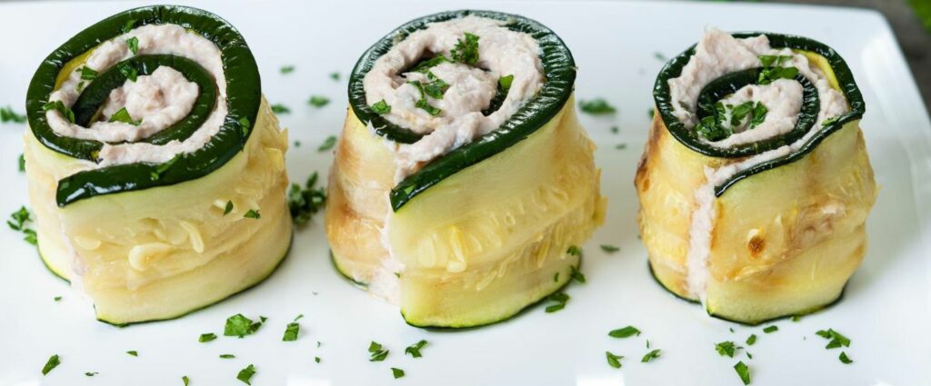 Rollitos de calabacín rellenos de atún/caballa, huevo y mayonesa casera