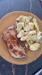 Filete de ternera con alcachofas y boniato