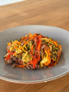 Espaguetis de verdura con carne y boniato