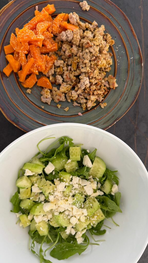 Carne picada con boniato y ensalada
