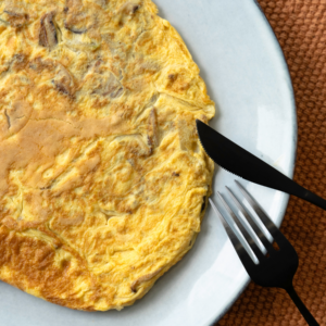 Tortilla de calabacín y champiñones con mejillones en conserva