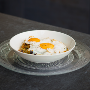 Pisto manchego con 2 huevos a la plancha