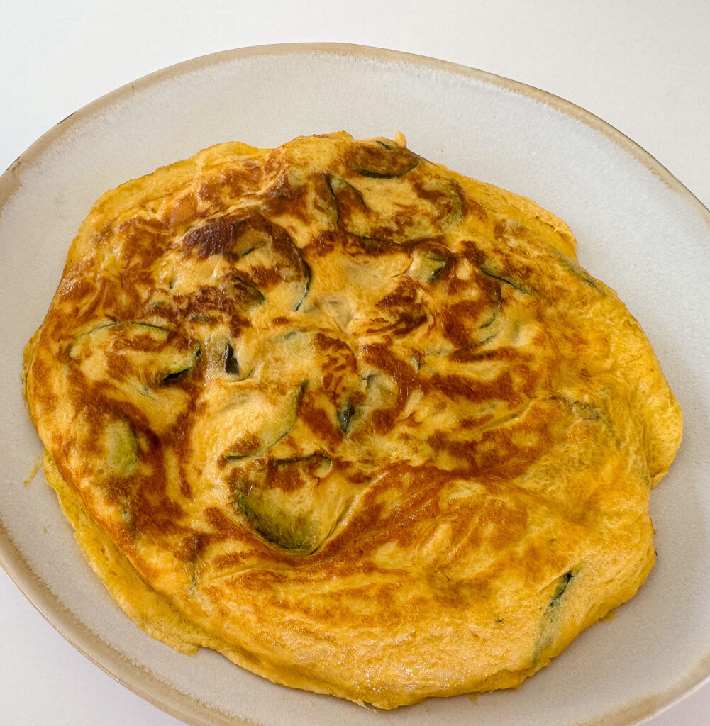 Tortilla de calabacín con mejillones en conserva