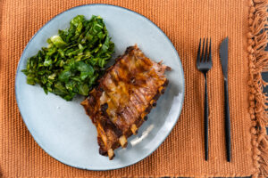 Costillas al horno con berza