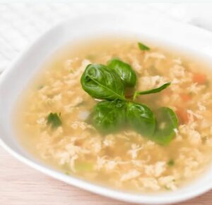 Sopa de huevo con tostada