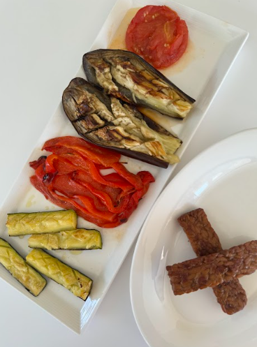 Tempeh a la plancha con escalivada