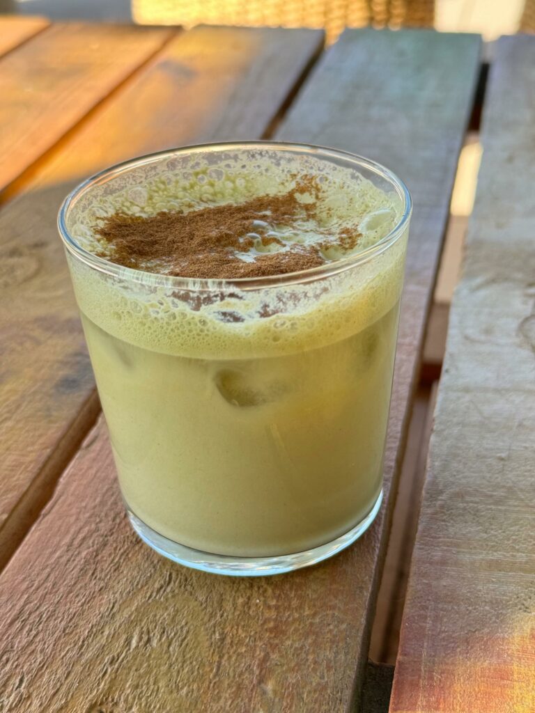 Matcha latte proteico