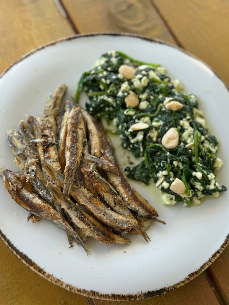 Boquerones a la plancha con espinacas rehogadas