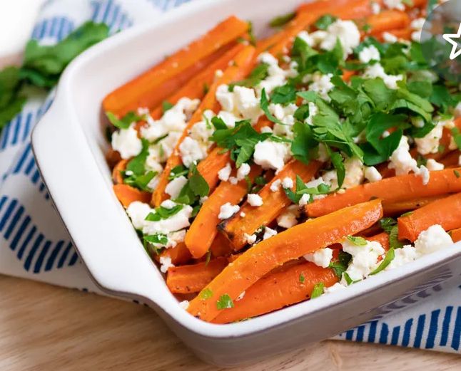 Zanahorias horneadas con queso feta y rúcula con boquerones a la plancha