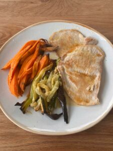 Lomo de cerdo a la plancha con calabacín y boniato al horno