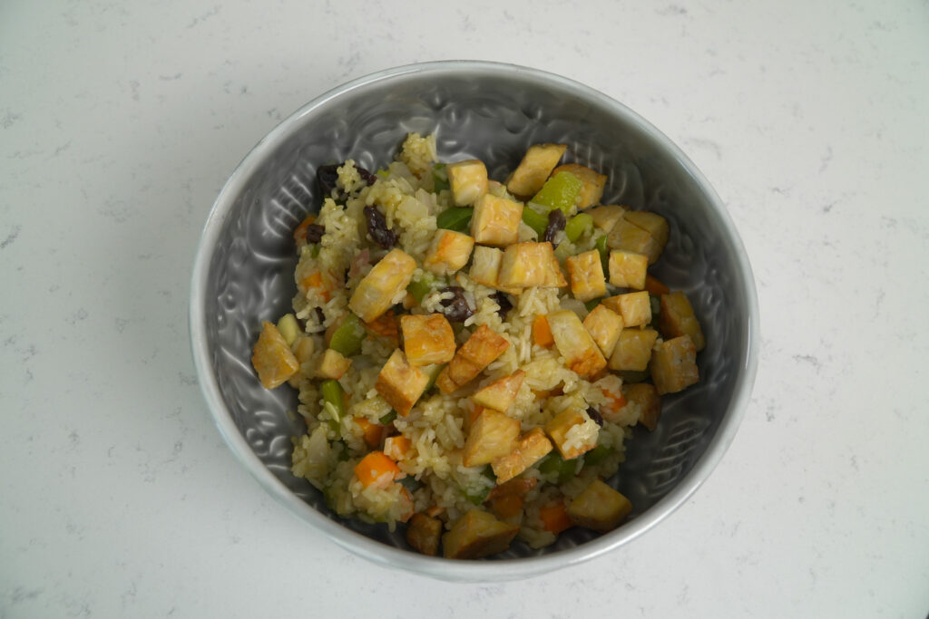 Arroz basmati salteado con vegetales y tempeh