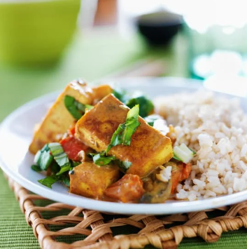 Curry de tofu con arroz