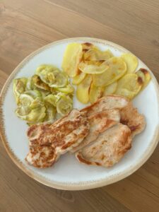 Pavo a la plancha con calabacín y patatas asadas