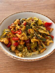 Pavo a la plancha con curry y vegetales al horno