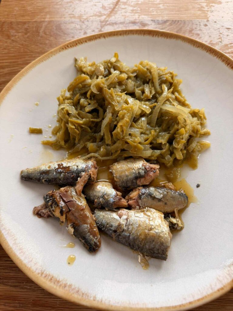 Sardinas en conserva con judías rehogadas