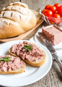Tostada con paté de caballa y zanahoria